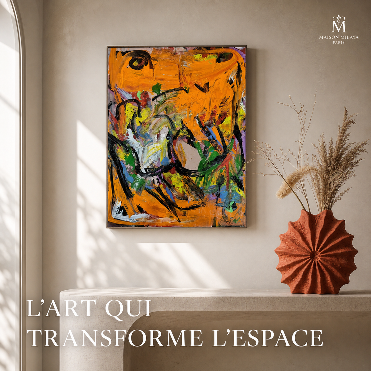 Tableau Abstrait Moderne aux Tons Orange – Maison Milaya — mise en scène dans un intérieur élégant