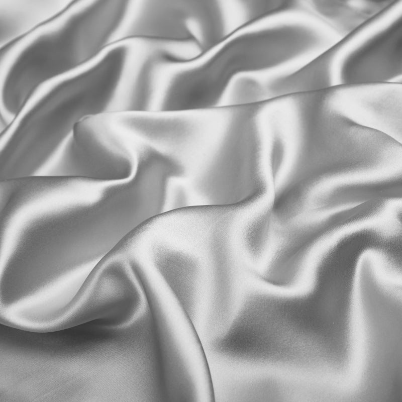 Texture lisse et satinée de la soie de mûrier – Maison Milaya