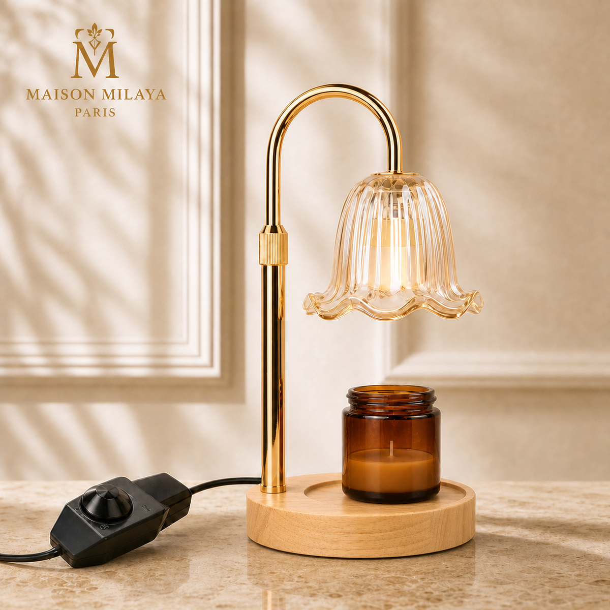 Lampe chauffe-bougie à variateur champagne, base bois clair – Maison Milaya Paris