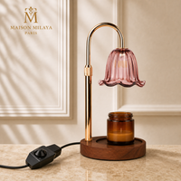 Lampe chauffe-bougie à variateur rose fumé, base noyer – Maison Milaya Paris