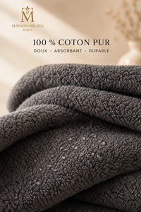 Gros plan sur le coton pur doux et absorbant des serviettes