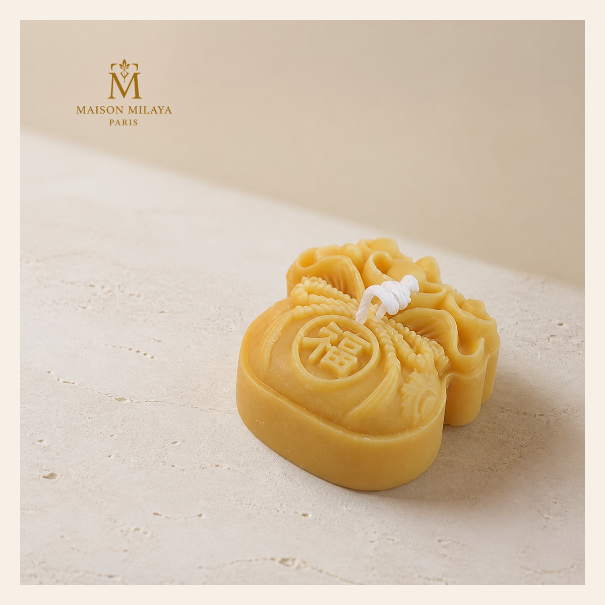 Skulpturierte Mondkerze aus Sojawachs — Glücksbeutel — Osmanthus | Maison Milaya