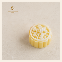 Skulpturierte Mondkerze aus Sojawachs — Herbsthase — Osmanthus | Maison Milaya