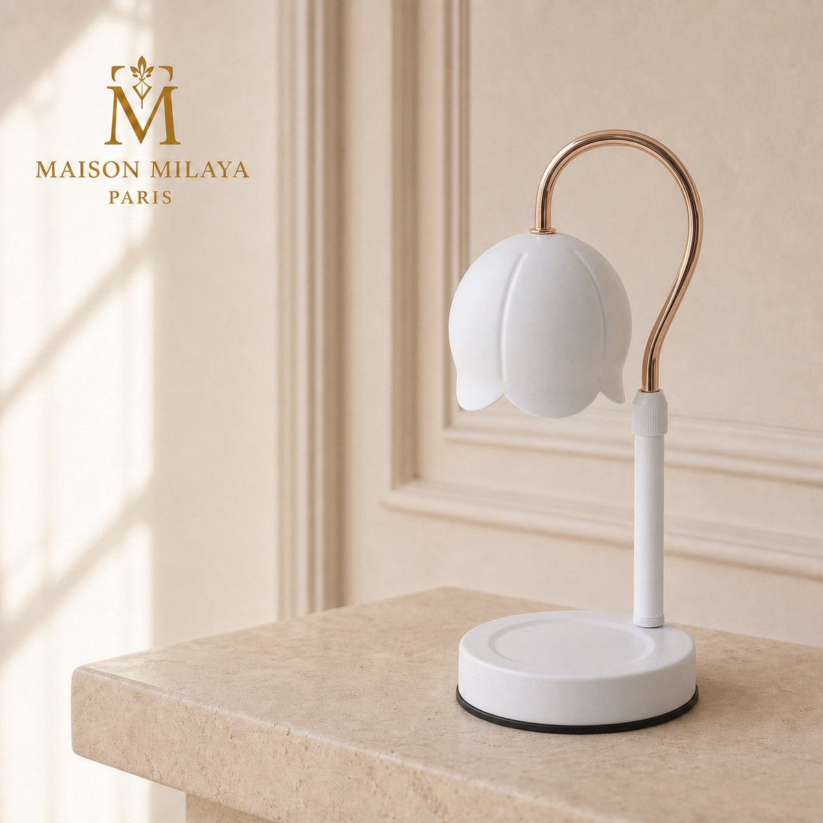 Lampe chauffe-bougie Muguet ajustable blanc et doré Maison Milaya Paris