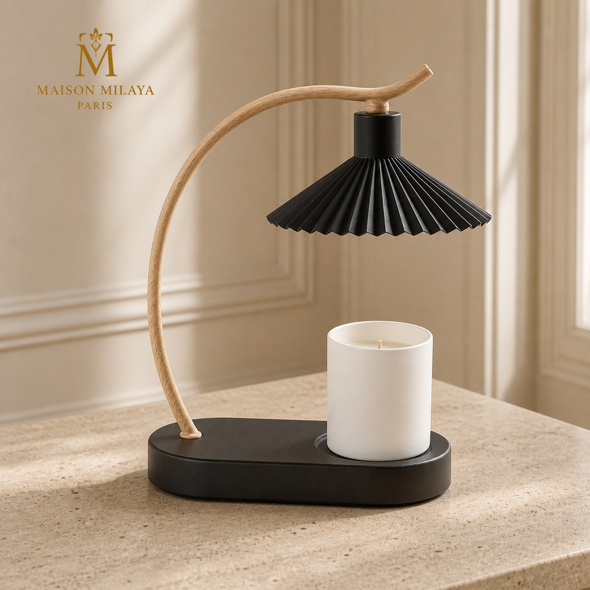 Lampe chauffe-bougie à abat-jour plissé noir et base noire