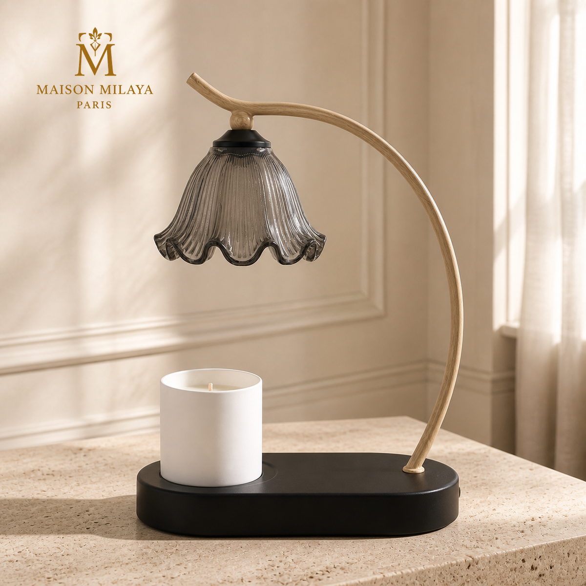 Lampe chauffe-bougie à abat-jour en verre gris fumé et base noire