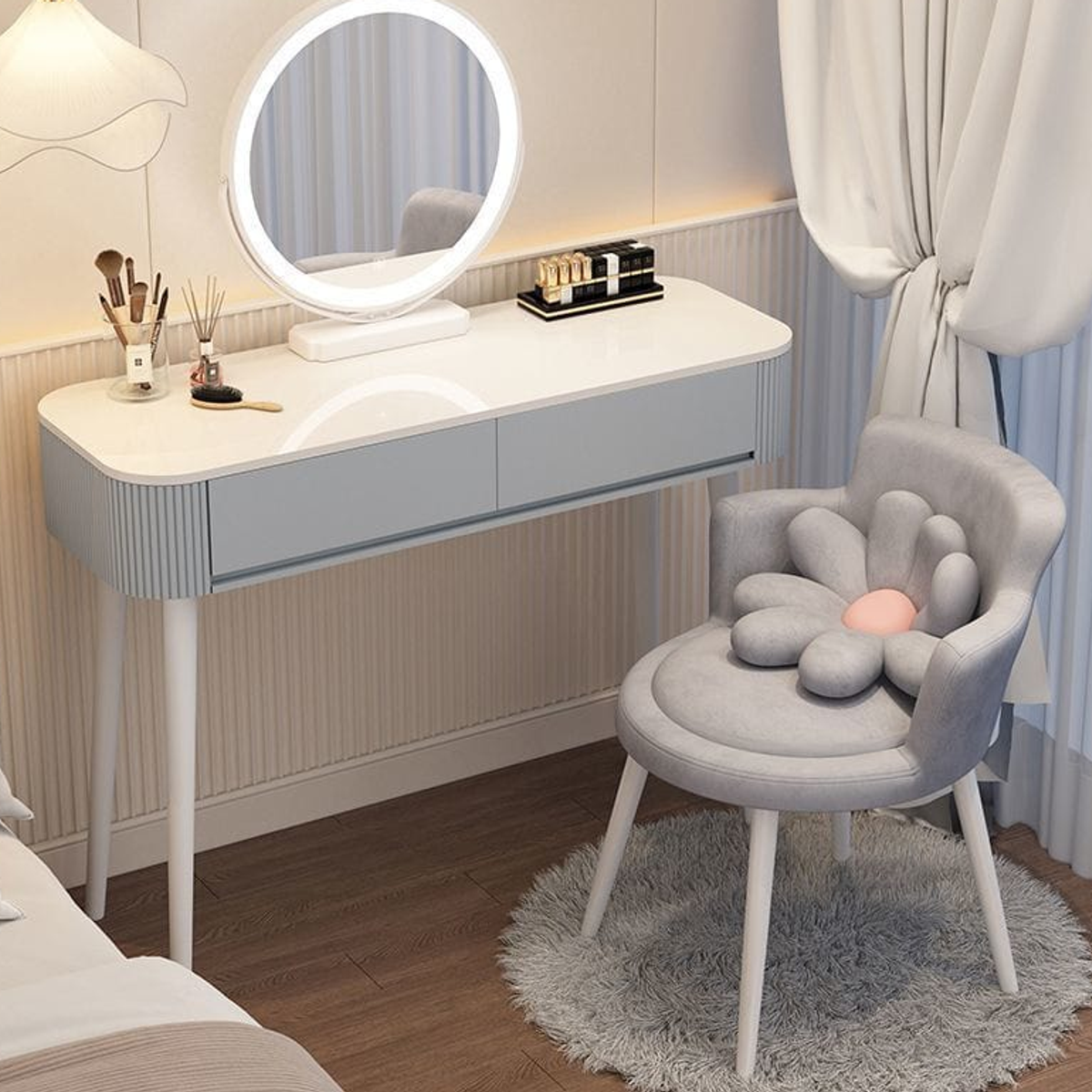 Tocador compacto gris — espejo redondo y sillón pétalo gris y blanco