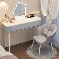 Tocador compacto gris — espejo nube y sillón pétalo gris y blanco