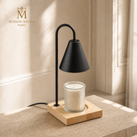 Lampe chauffe-bougie minimaliste noir mat, base chêne clair – Maison Milaya Paris